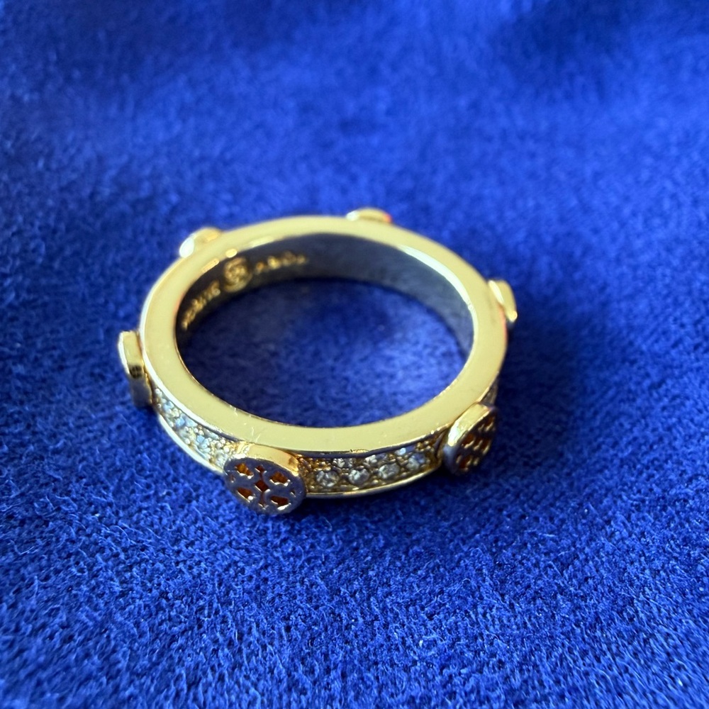 Elegant Gold and Crystals Women's Ring